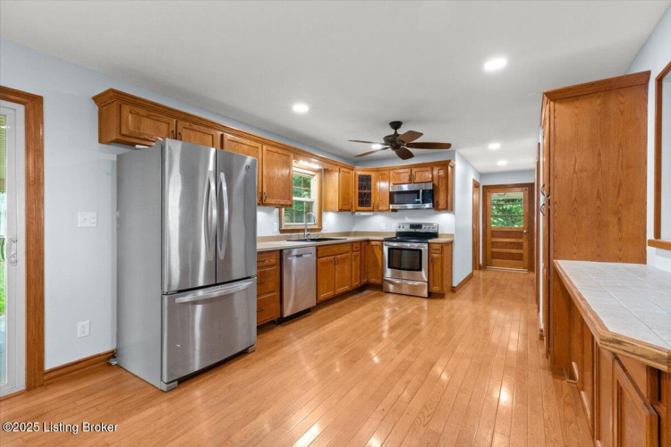 Listing Image 10