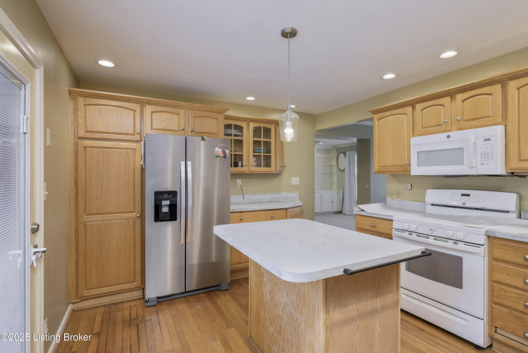Listing Image 15