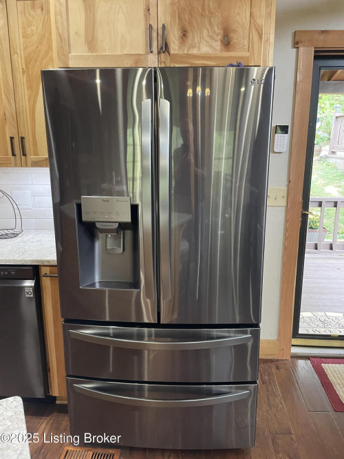 Listing Image 6
