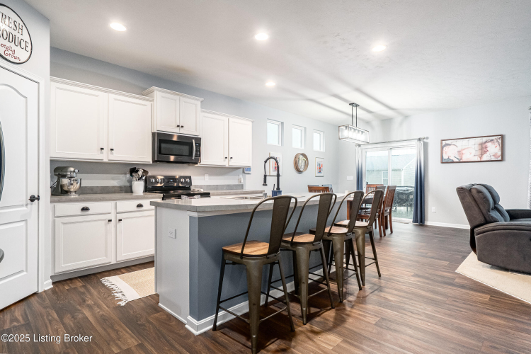 Listing Image 14
