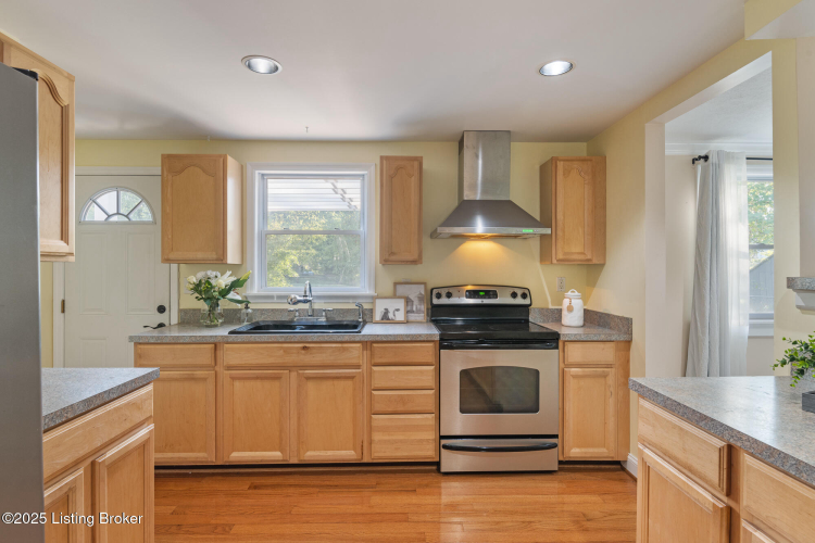 Listing Image 6