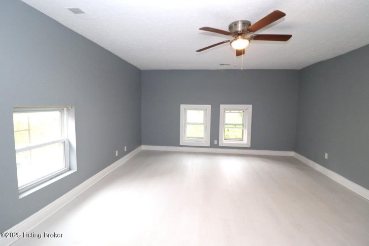 Listing Image 59