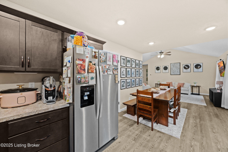 Listing Image 16