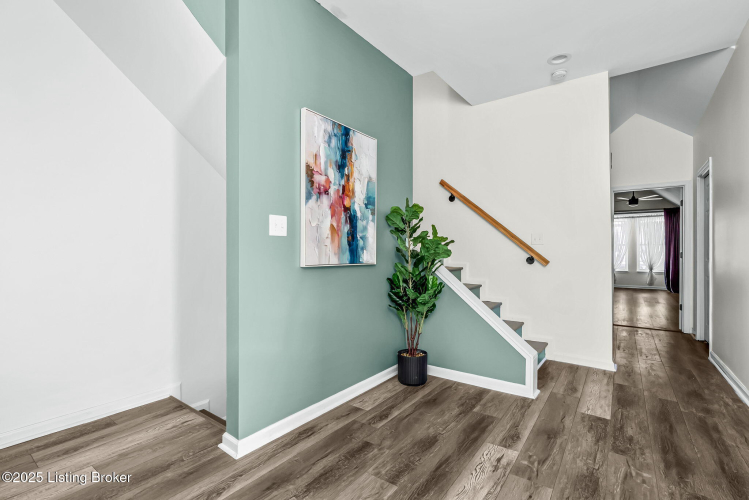 Listing Image 12