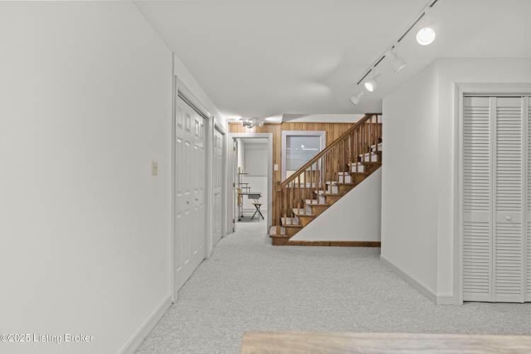 Listing Image 46