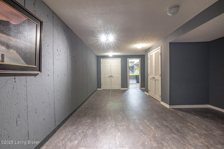 Listing Image 52