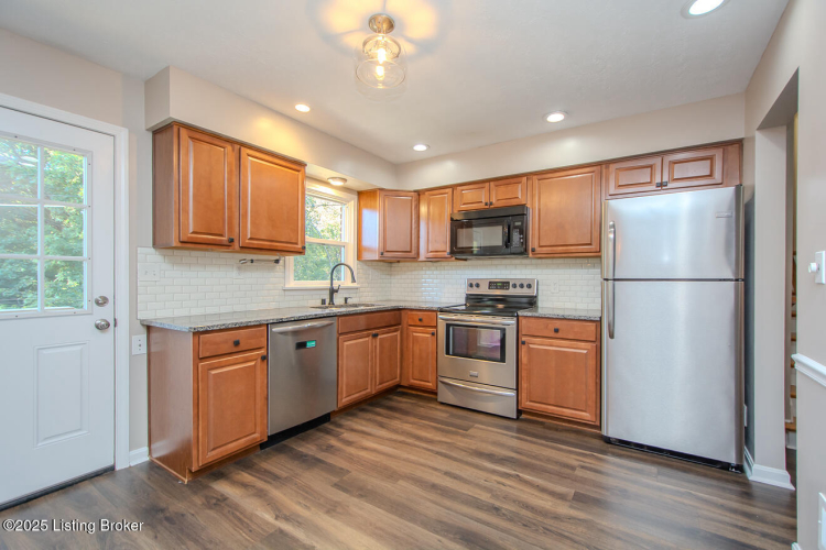 Listing Image 19