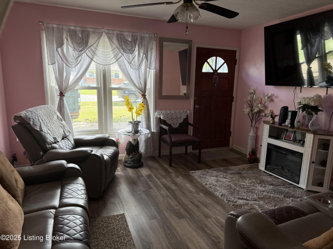 Listing Image 7