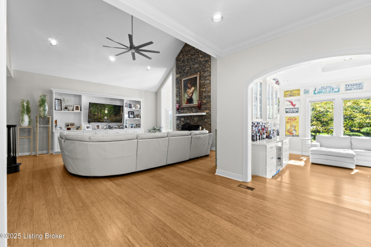 Listing Image 23