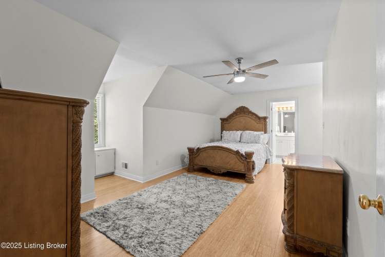 Listing Image 59