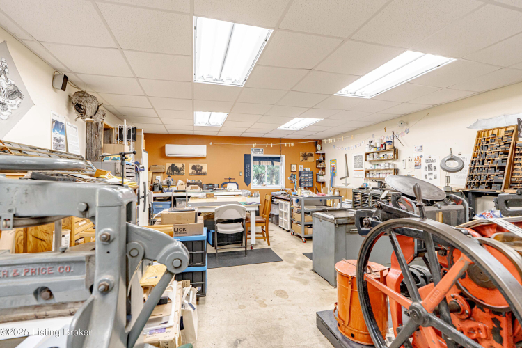 Listing Image 32