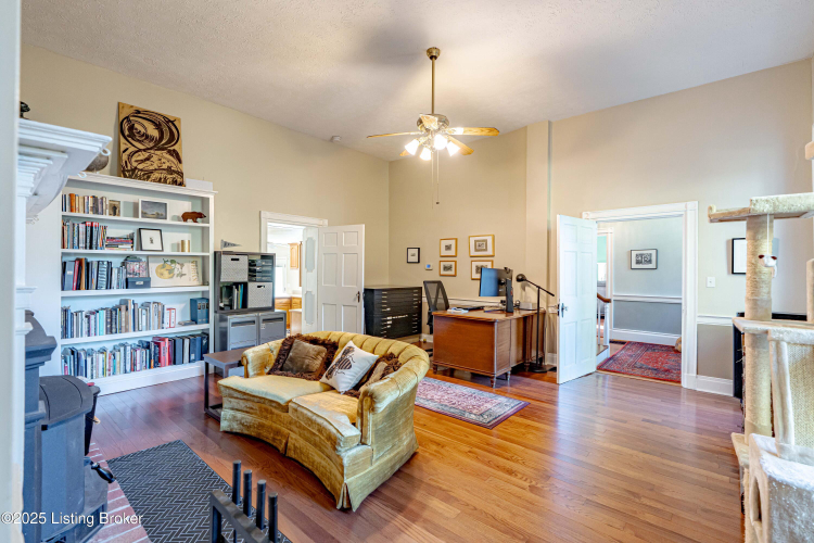 Listing Image 9
