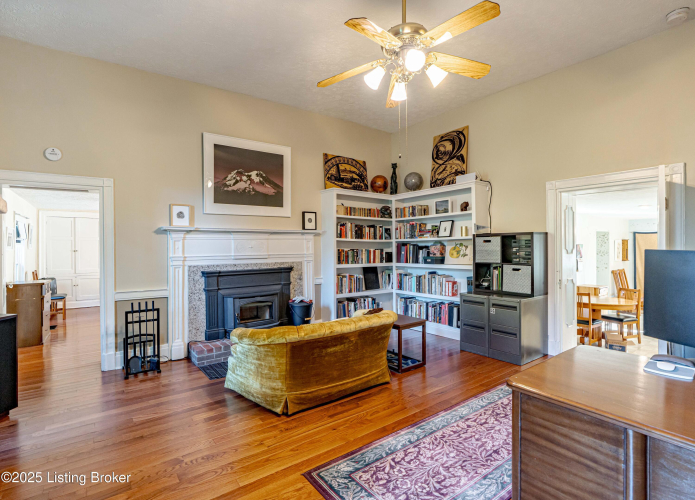 Listing Image 10