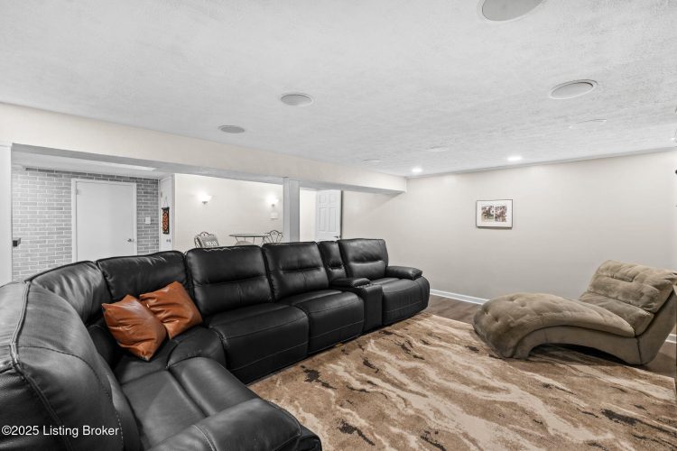 Listing Image 41