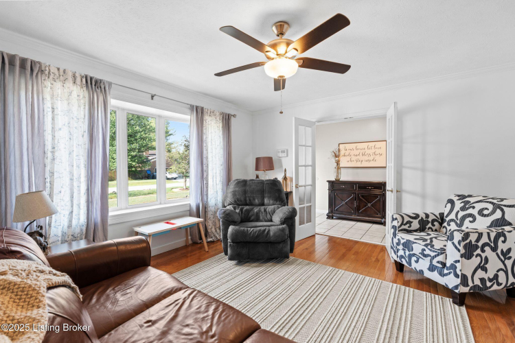 Listing Image 9