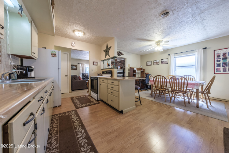Listing Image 14