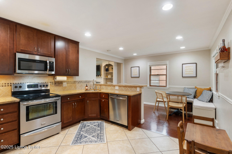 Listing Image 10