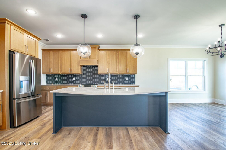 Listing Image 19