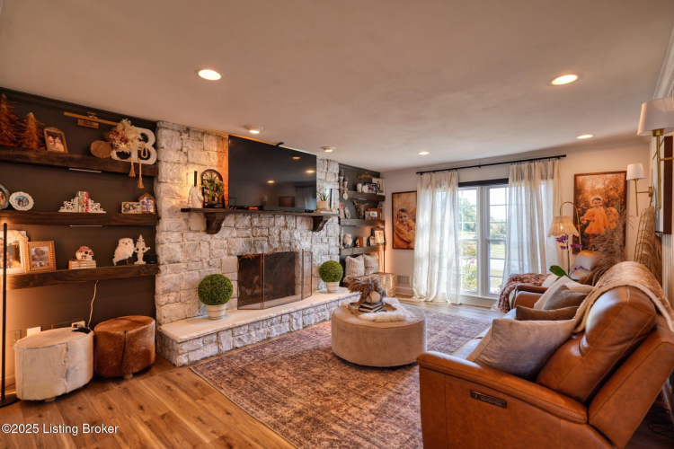 Listing Image 19