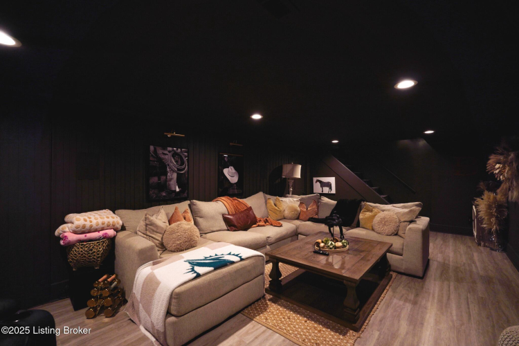 Listing Image 52