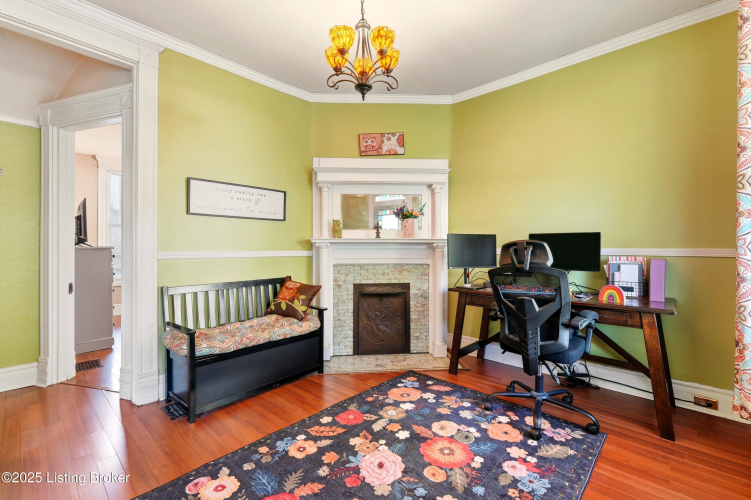 Listing Image 4