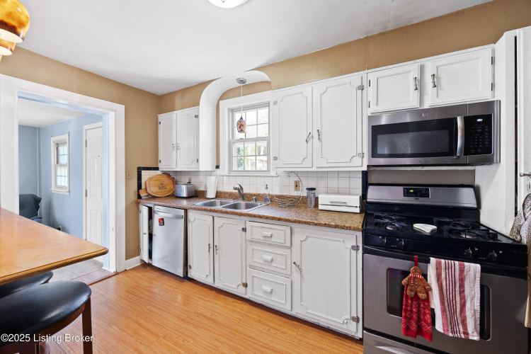 Listing Image 9