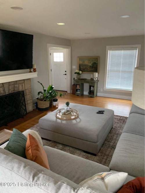 Listing Image 5