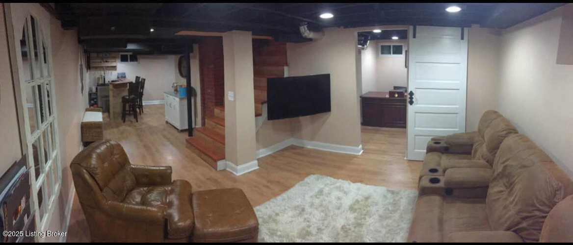 Listing Image 8