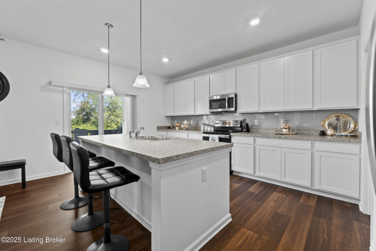 Listing Image 12