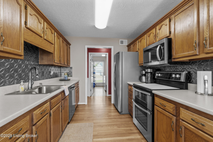 Listing Image 17