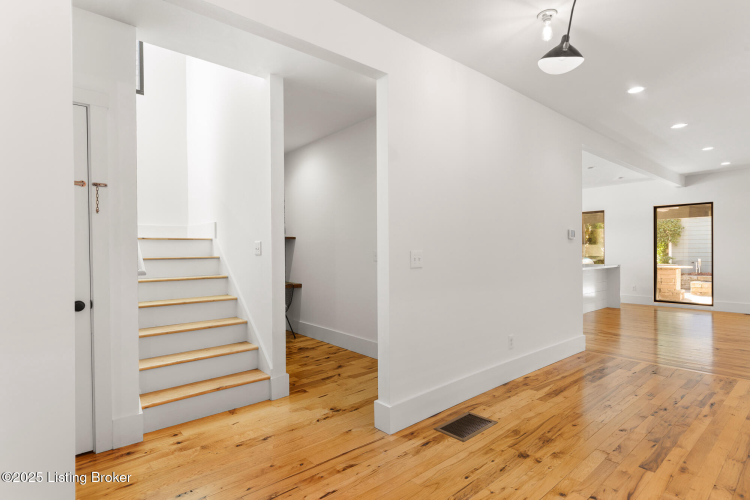 Listing Image 25