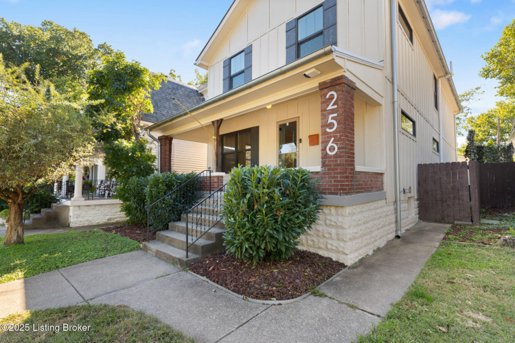 Listing Image 4