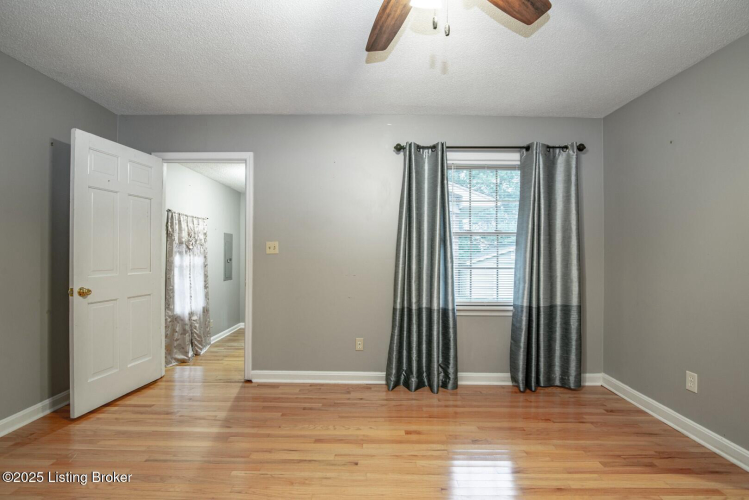 Listing Image 32