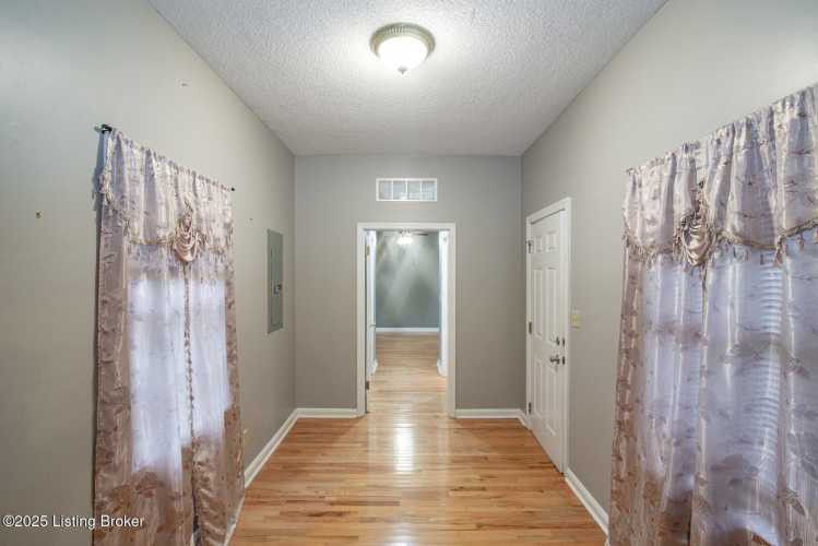 Listing Image 37