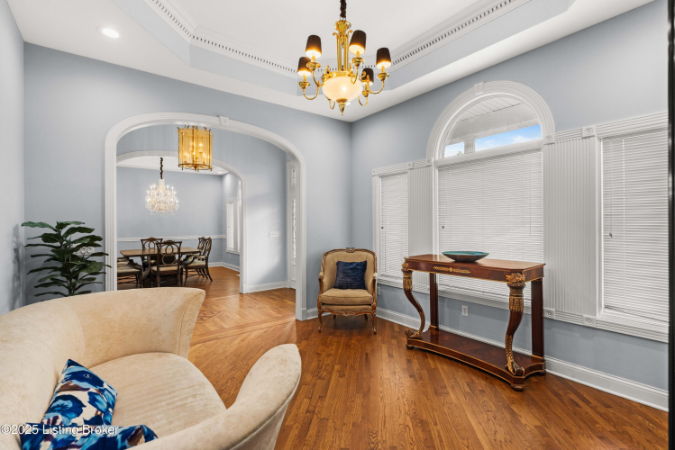 Listing Image 12