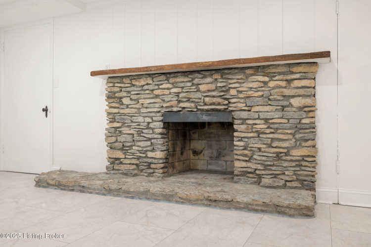 Listing Image 70