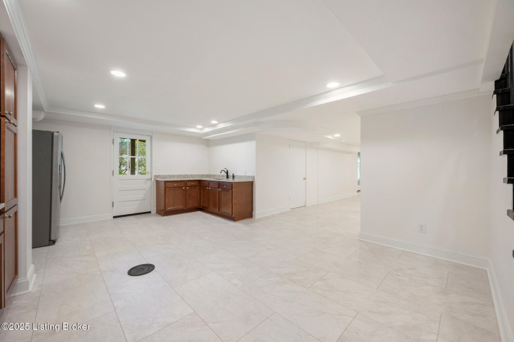 Listing Image 73