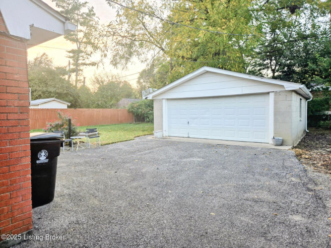 Listing Image 20