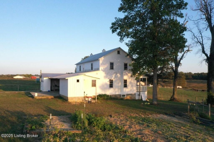 Listing Image 4