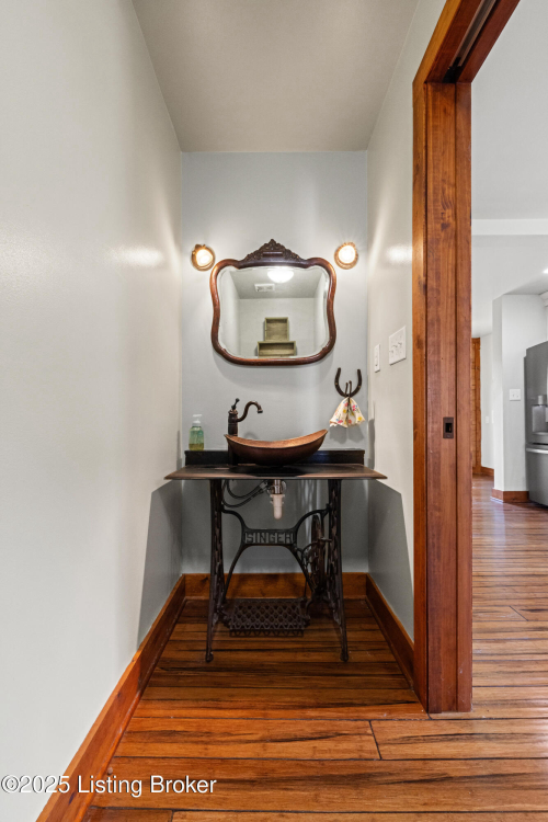 Listing Image 10