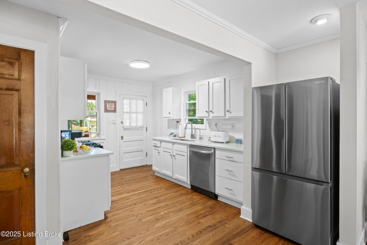 Listing Image 12