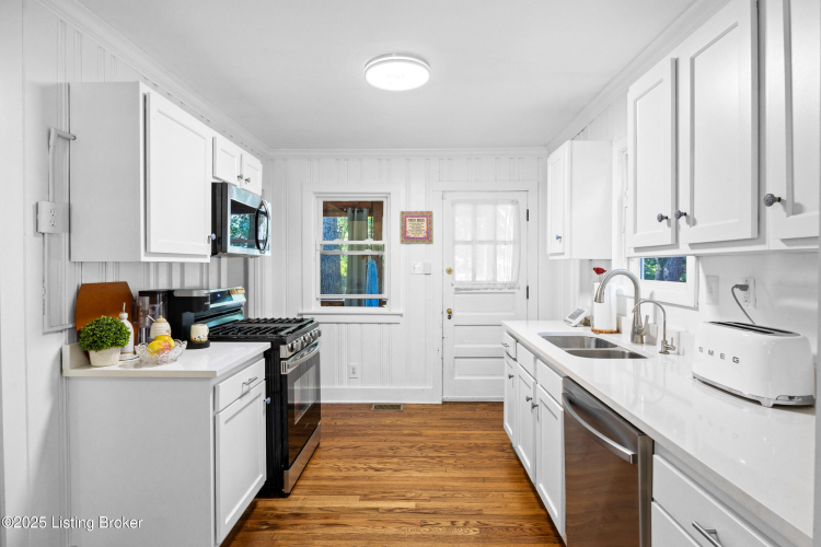 Listing Image 13