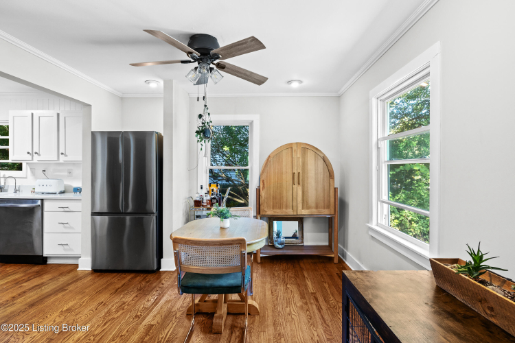 Listing Image 8