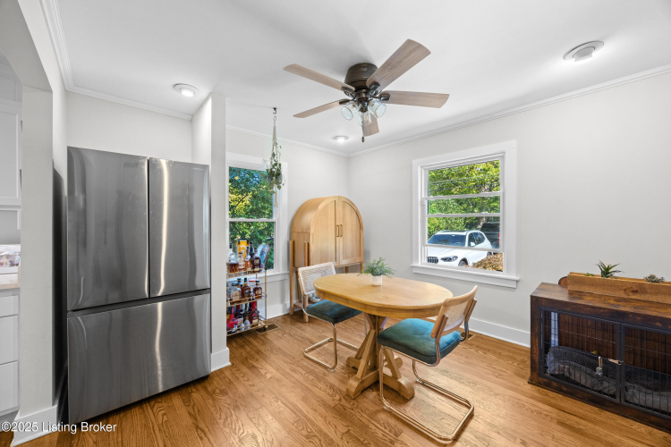 Listing Image 9