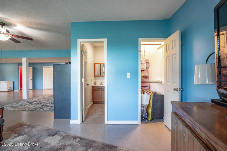 Listing Image 80