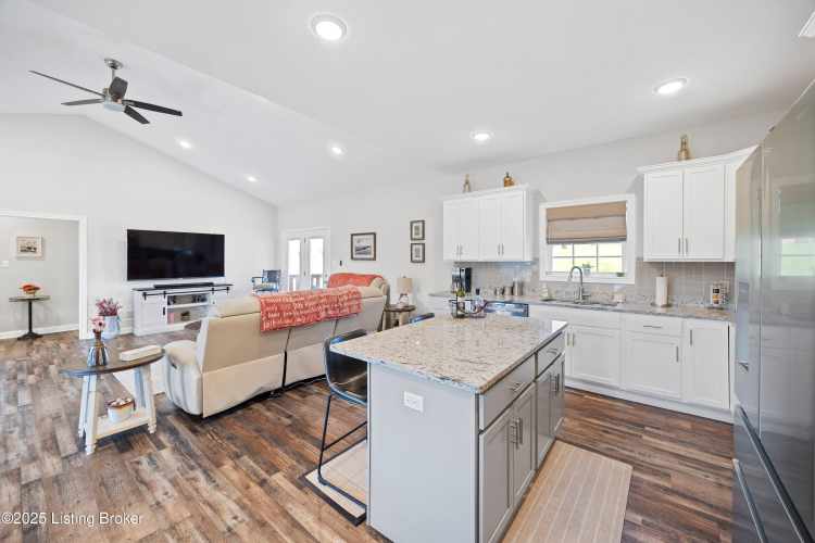Listing Image 15