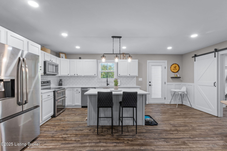 Listing Image 11