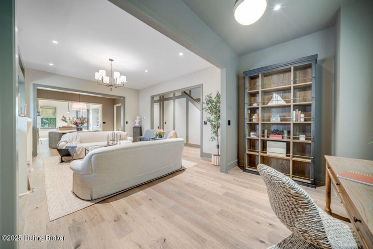 Listing Image 10