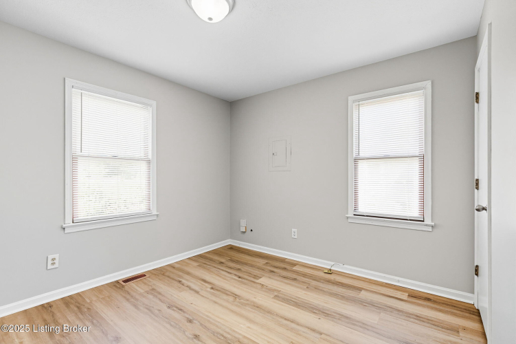 Listing Image 17