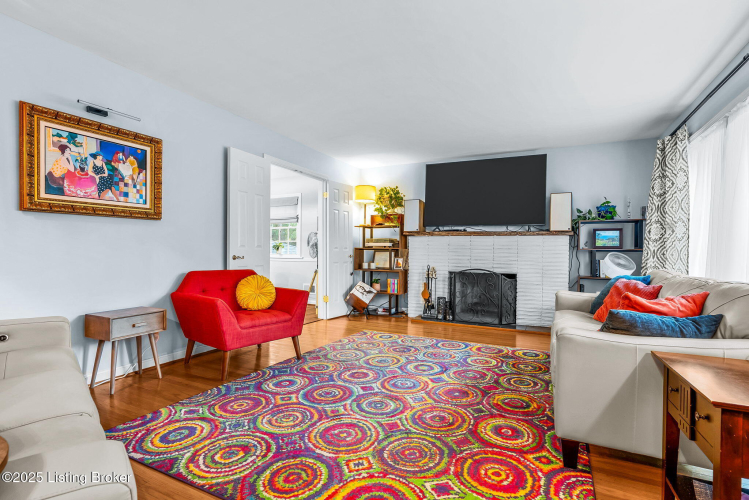 Listing Image 6